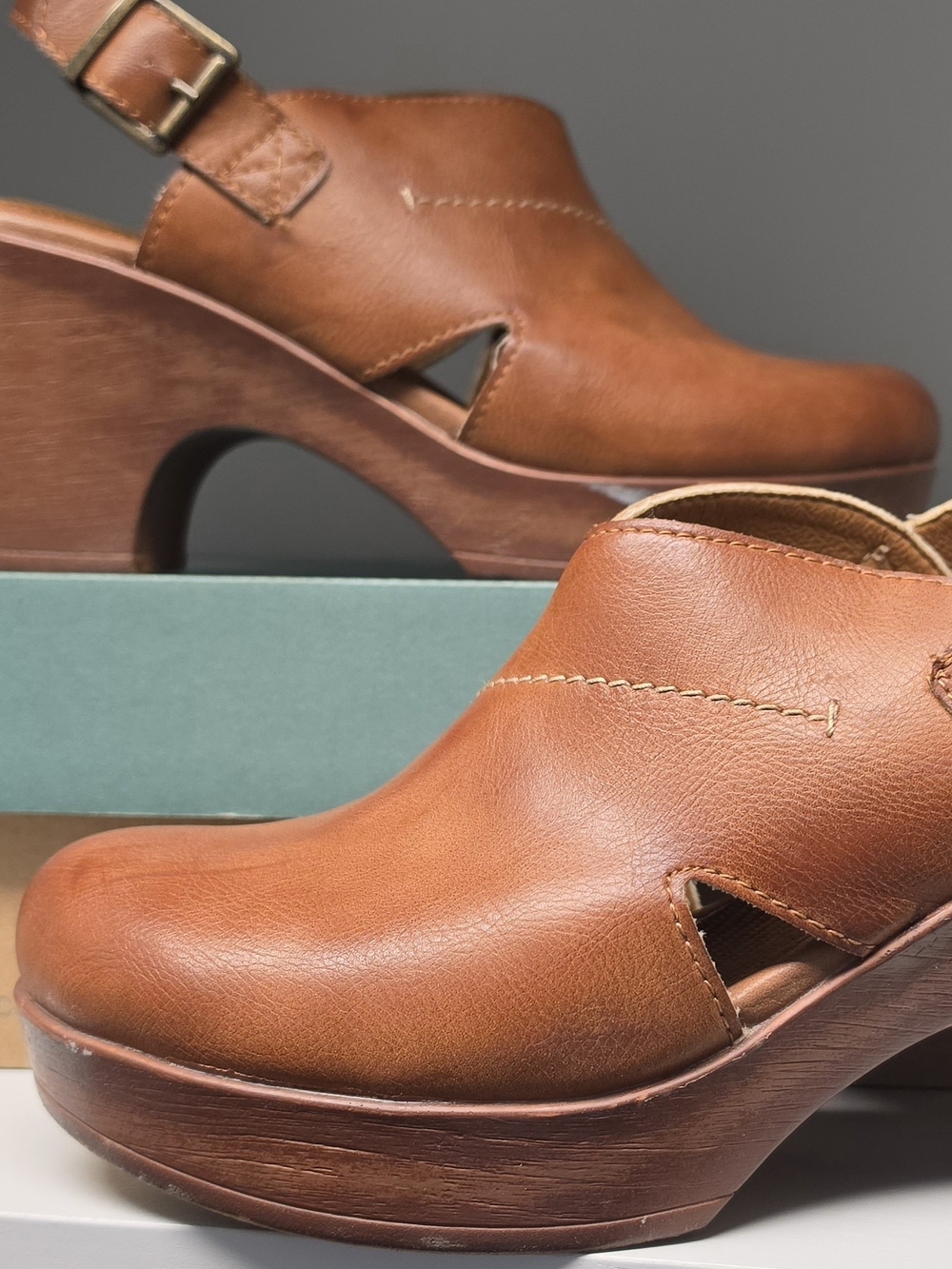 boc Women's Brown Leather Clog Heels